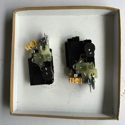 前門(mén)鎖機(jī)構(gòu)